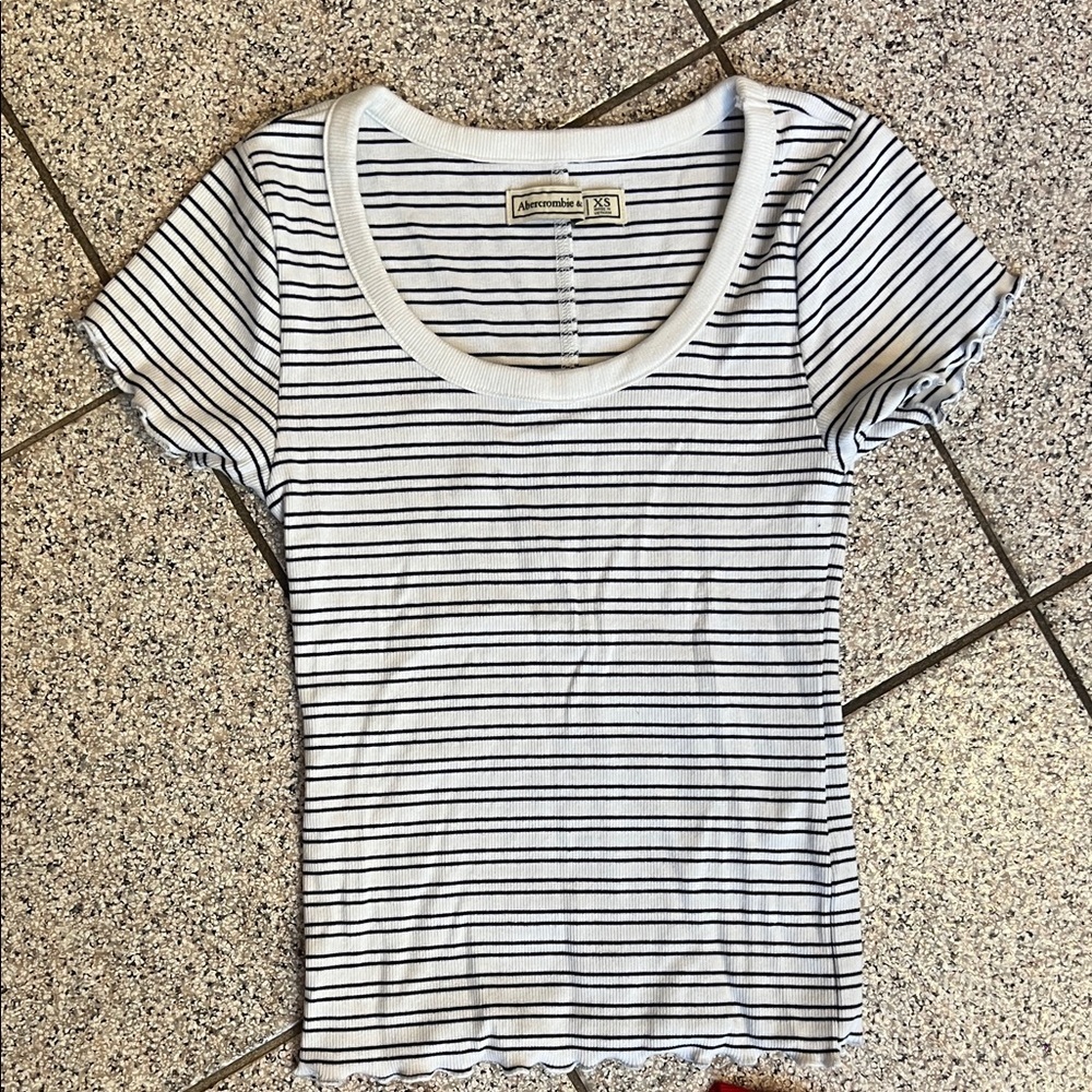 Abercrombie & Fitch Red and Striped Kids Tee Set - Picture 3 of 6